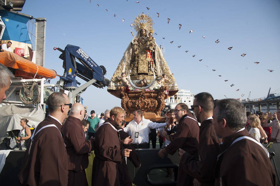 Nuestra Señora del Carmen Coronada