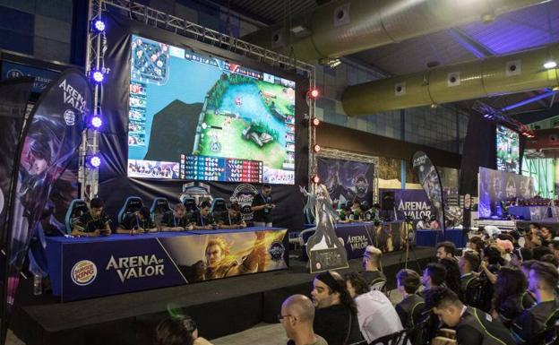 El torneo de 'Arena of Valor' atrajo a cientos de personas durante el fin de semana.