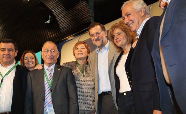 Celia Villalobos, Mariano Rajoy, Esperanza Oña y Javier Arenas en una imagen de archivo. 