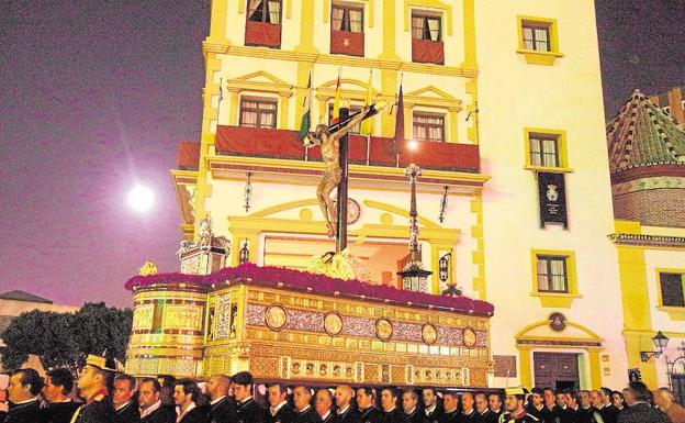 La Expiración propone ampliar el recorrido oficial actual hasta la plaza del Obispo