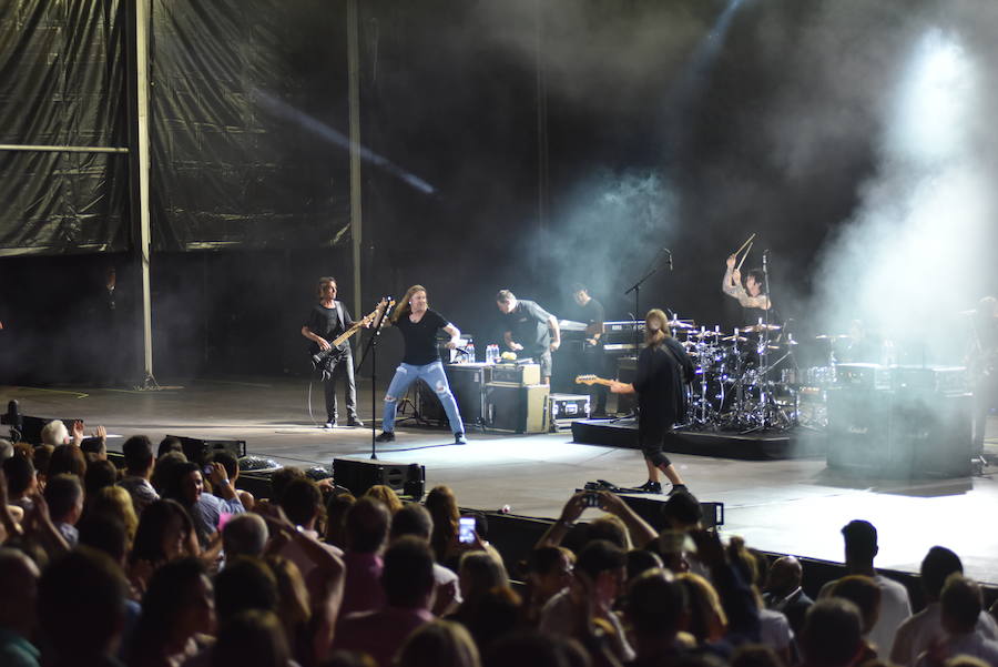 Hacía tres años que el grupo mexicano, encabezado por Fher Olivera, no pisaba España. A su paso por Starlite, Maná hizo sonar algunos de los temas que lo han encumbrado como un referente del rock pop latino.