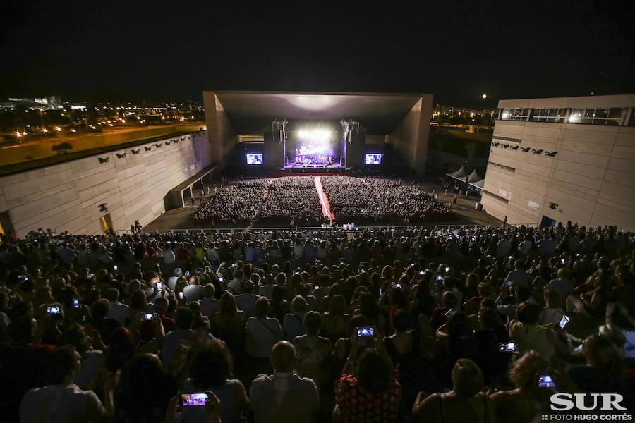 El cantante recala en Málaga dentro de su gira 'Loco por cantar 2018'