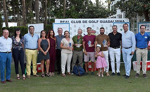 Foto de familia tras el torneo con los ganadores, miembros de la organización, de las empresas colaboradoras y del Real Club Guadalmina.