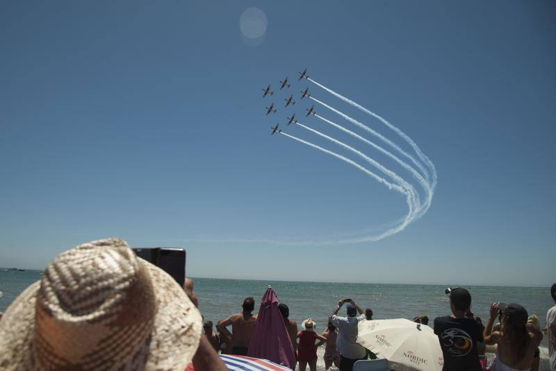 Torre del Mar acoge este festival aéreo internacional con 40 aeronaves de cuatro países diferentes 