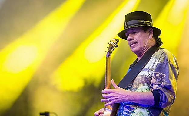 Santana actúa en el Marenostrum Castle Park. 