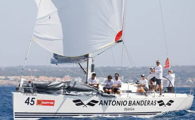 El 'Antonio Banderas Design' en la primera jornada en la Copa del Rey de Vela. 