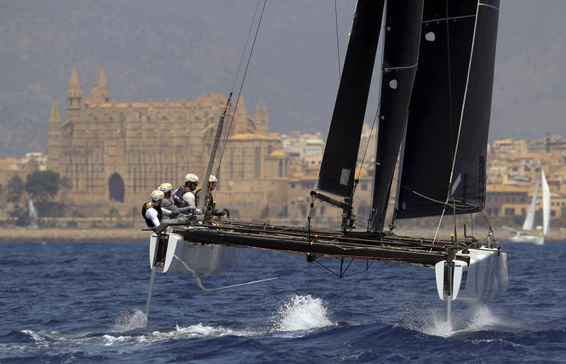 la XXXVII Copa del Rey Mapfre, una edición cargada de novedades y con inscripción récord. Por primera vez supera los 150 barcos, por primera vez distribuye a la flota en cinco áreas de regatas y por primera vez incluye a los Melges 40 y a los 6 Metros como clases participantes.