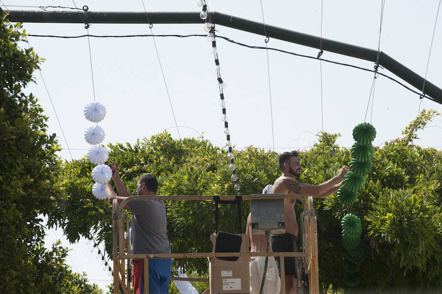 Cuenta atrás para la Feria de Málaga 2018 y en el Real del Cortijo de Torres se trabaja para que todo esté a punto.