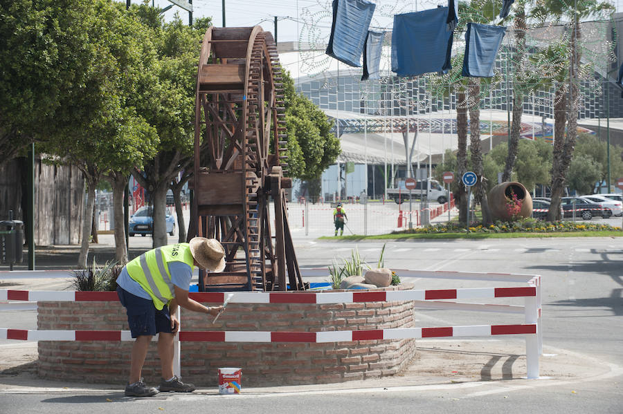 Cuenta atrás para la Feria de Málaga 2018 y en el Real del Cortijo de Torres se trabaja para que todo esté a punto.