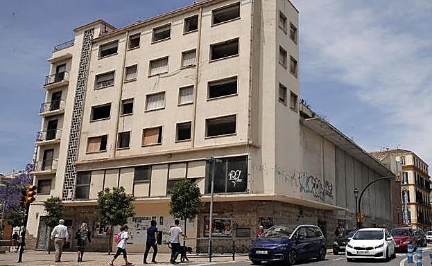 El Ayuntamiento de Málaga da luz verde al trámite para derribar el Astoria