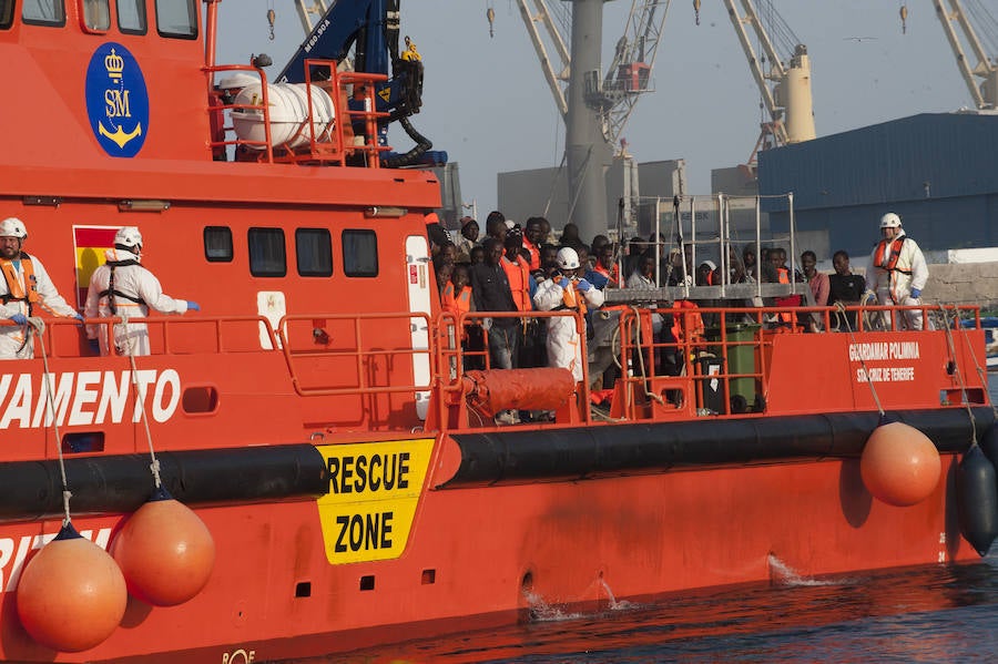 Fotos: Llegan 180 migrantes al Puerto de Málaga este sábado