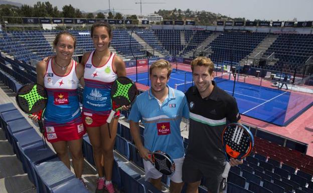 Carolina Navarro, Bea González, Álex Ruiz y Ernesto Moreno, han sido los los padrinos de la presentación en La Cala.