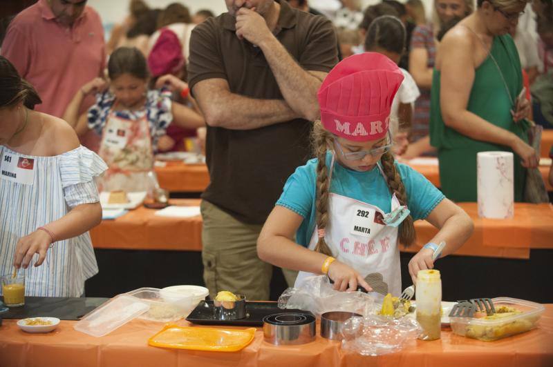 Niños de entre 8 y 12 años amantes de la cocina acuden a la capital para superar las pruebas y entrar en el nuevo programa. 