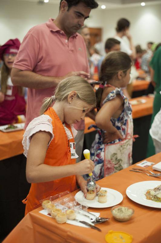 Niños de entre 8 y 12 años amantes de la cocina acuden a la capital para superar las pruebas y entrar en el nuevo programa. 