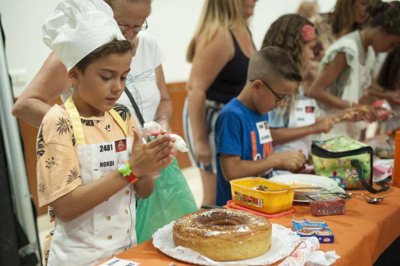 Niños de entre 8 y 12 años amantes de la cocina acuden a la capital para superar las pruebas y entrar en el nuevo programa. 