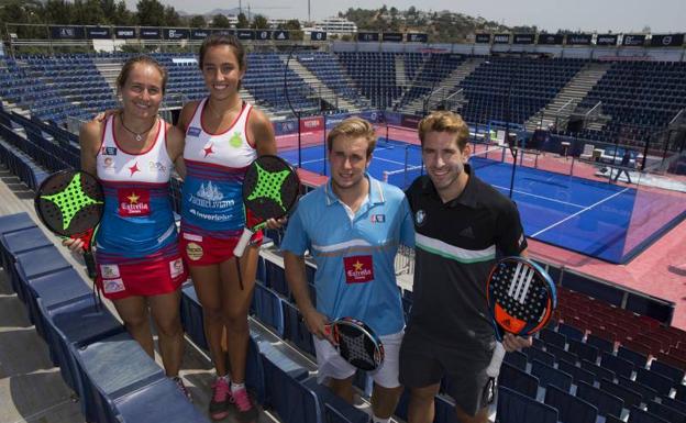 Carolina Navarro, Beatriz González, Ernesto Moreno y Álex Ruiz, los cuatro malagueños ayer en el estadio del World Padel Tour de La Cala de Mijas. 