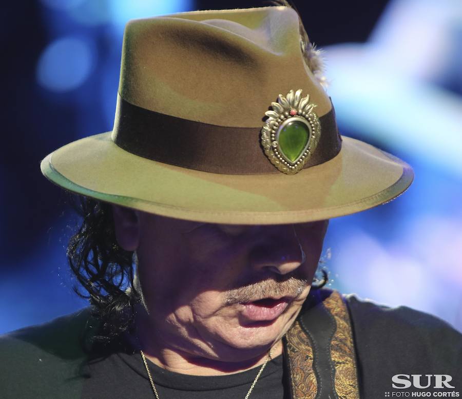 Santana transforma la ladera del Sohail en una sucursal de Woodstock