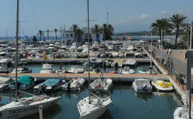 Vista general del Puerto Deportivo Virgen del Carmen, situado en pleno centro de Marbella. 