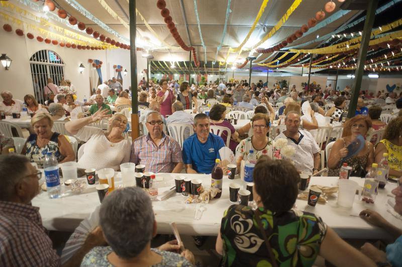 Las mejores imágenes de la tercera jornada de fiesta en la capital: la noche, en el Cortijo de Torres