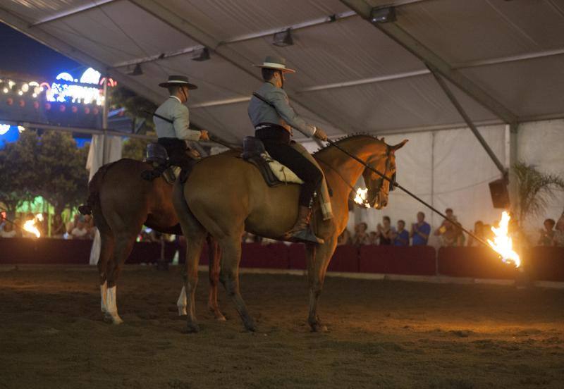 Las mejores imágenes de la tercera jornada de fiesta en la capital: la noche, en el Cortijo de Torres