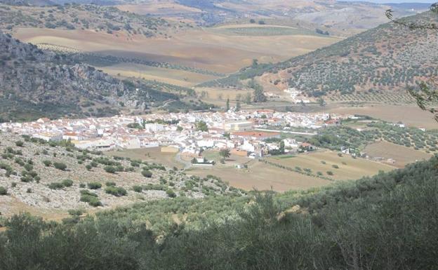 Cuevas del Becerro, visto desde la sierra.