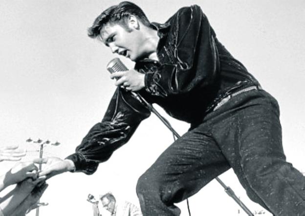 Elvis Presley, en el escenario. :: r. c.