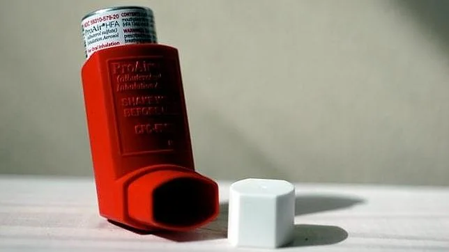 Denuncia a una farmacia de guardia que se negó a proporcionarle un ventolín  durante una crisis asmática | Diario Sur