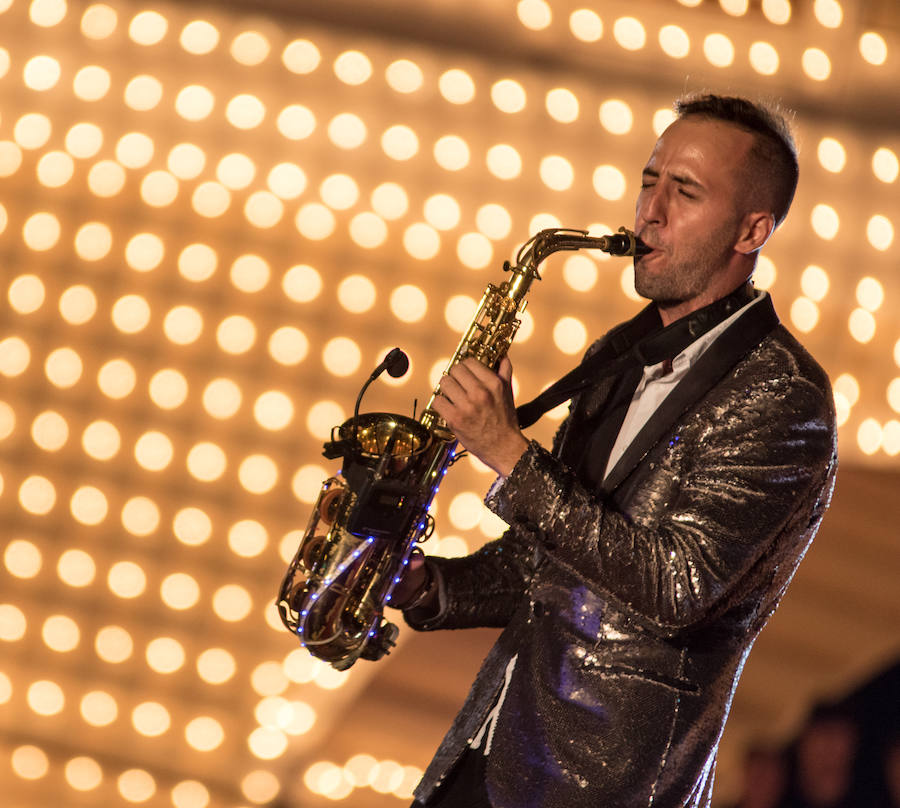 Paloma Burgueño Franco y Edgar Benítez Villodres fueron coronados anoche como los más bellos de la capital durante la tradicional gala celebrada en la portada del Real de Cortijo de Torres