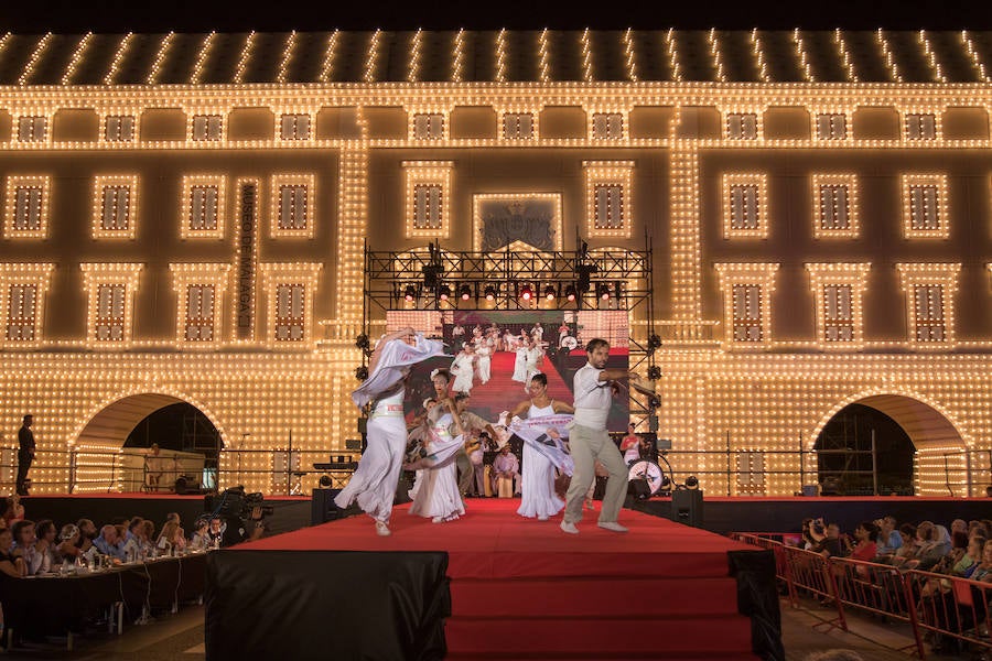 Paloma Burgueño Franco y Edgar Benítez Villodres fueron coronados anoche como los más bellos de la capital durante la tradicional gala celebrada en la portada del Real de Cortijo de Torres