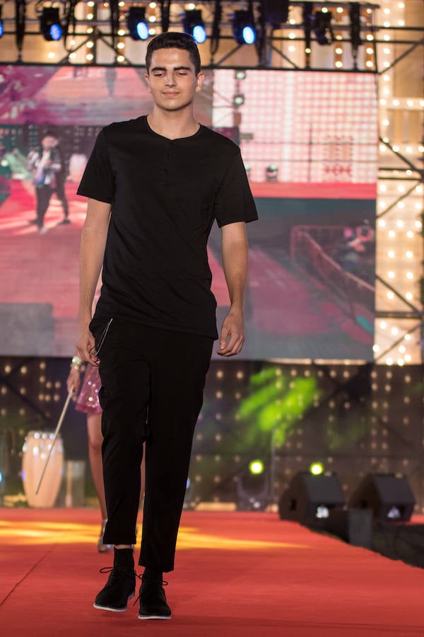 Paloma Burgueño Franco y Edgar Benítez Villodres fueron coronados anoche como los más bellos de la capital durante la tradicional gala celebrada en la portada del Real de Cortijo de Torres