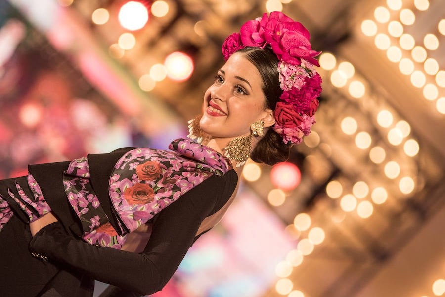 Paloma Burgueño Franco y Edgar Benítez Villodres fueron coronados anoche como los más bellos de la capital durante la tradicional gala celebrada en la portada del Real de Cortijo de Torres