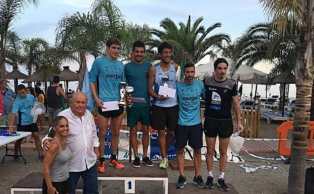 Podio masculino en la playa de Burriana este viernes. 