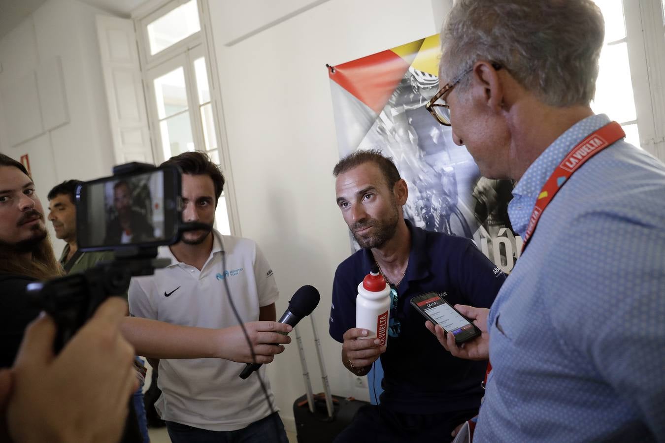 Málaga es protagonista en la Vuelta Ciclista España 2018. La etapa inicial y hasta otras tres tocan tierras malagueñas en una edición en la que hasta la canción oficial es de una malagueña. Aquí recogemos las mejores imágenes del paso por Málaga.