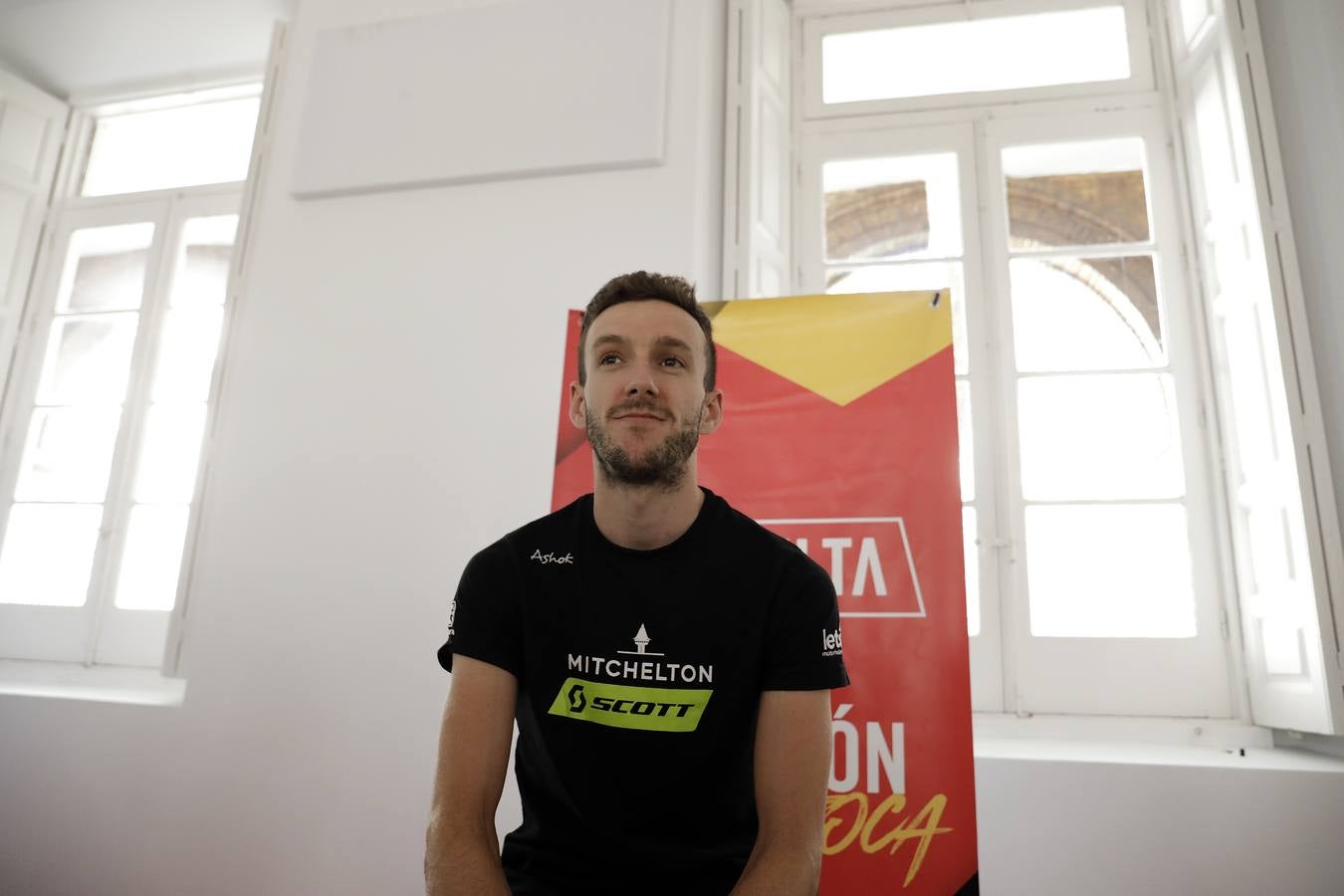 Málaga es protagonista en la Vuelta Ciclista España 2018. La etapa inicial y hasta otras tres tocan tierras malagueñas en una edición en la que hasta la canción oficial es de una malagueña. Aquí recogemos las mejores imágenes del paso por Málaga.