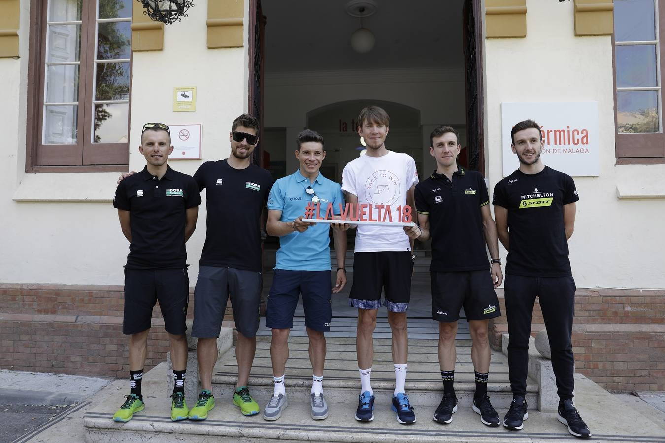 Málaga es protagonista en la Vuelta Ciclista España 2018. La etapa inicial y hasta otras tres tocan tierras malagueñas en una edición en la que hasta la canción oficial es de una malagueña. Aquí recogemos las mejores imágenes del paso por Málaga.