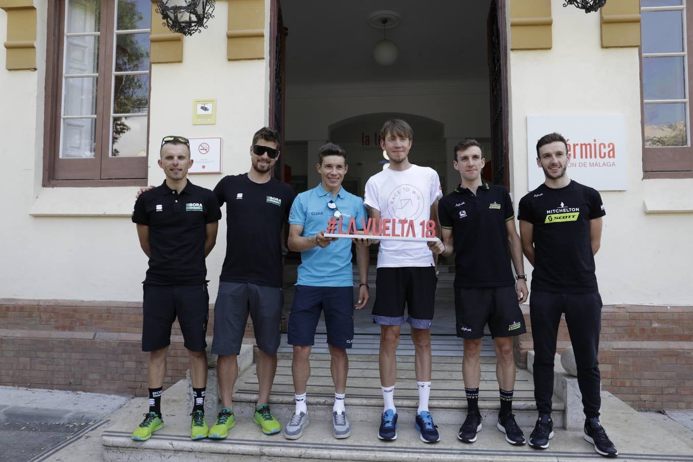 Málaga es protagonista en la Vuelta Ciclista España 2018. La etapa inicial y hasta otras tres tocan tierras malagueñas en una edición en la que hasta la canción oficial es de una malagueña. Aquí recogemos las mejores imágenes del paso por Málaga.