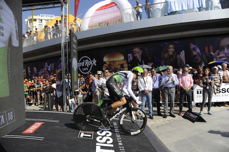 Málaga es protagonista en la Vuelta Ciclista España 2018. La etapa inicial y hasta otras tres tocan tierras malagueñas en una edición en la que hasta la canción oficial es de una malagueña. Aquí recogemos las mejores imágenes del paso por Málaga