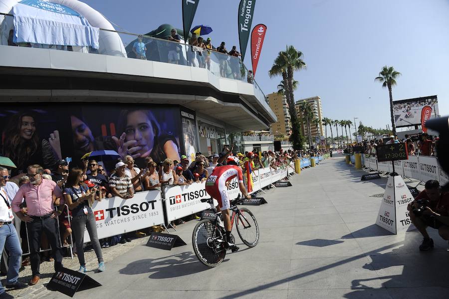 Málaga es protagonista en la Vuelta Ciclista España 2018. La etapa inicial y hasta otras tres tocan tierras malagueñas en una edición en la que hasta la canción oficial es de una malagueña. Aquí recogemos las mejores imágenes del paso por Málaga