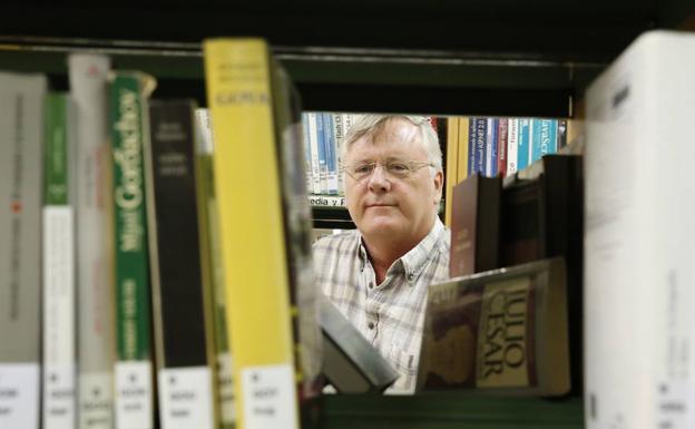 Profesor y cinéfilo. El londinense Bob Yareham lleva casi cuatro décadas enseñando historia y documentando el cine español. 