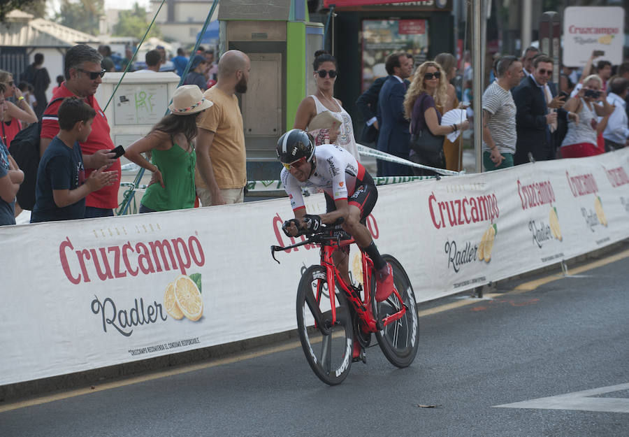 Málaga es protagonista en la Vuelta Ciclista España 2018. La etapa inicial y hasta otras tres tocan tierras malagueñas en una edición en la que hasta la canción oficial es de una malagueña. Aquí recogemos las mejores imágenes del paso por Málaga