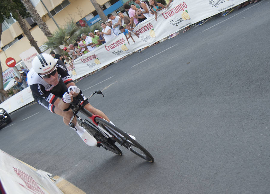 Málaga es protagonista en la Vuelta Ciclista España 2018. La etapa inicial y hasta otras tres tocan tierras malagueñas en una edición en la que hasta la canción oficial es de una malagueña. Aquí recogemos las mejores imágenes del paso por Málaga