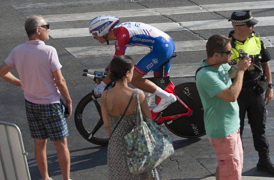 Málaga es protagonista en la Vuelta Ciclista España 2018. La etapa inicial y hasta otras tres tocan tierras malagueñas en una edición en la que hasta la canción oficial es de una malagueña. Aquí recogemos las mejores imágenes del paso por Málaga