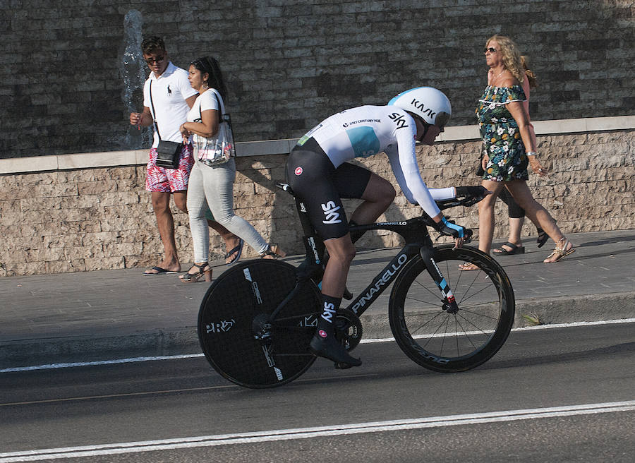 Málaga es protagonista en la Vuelta Ciclista España 2018. La etapa inicial y hasta otras tres tocan tierras malagueñas en una edición en la que hasta la canción oficial es de una malagueña. Aquí recogemos las mejores imágenes del paso por Málaga