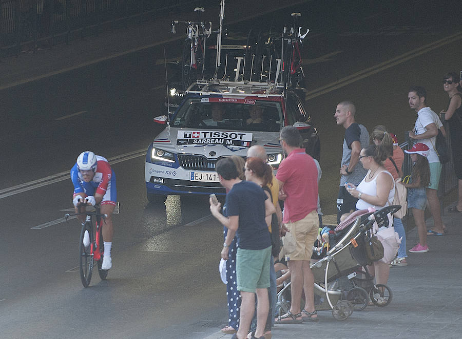 Málaga es protagonista en la Vuelta Ciclista España 2018. La etapa inicial y hasta otras tres tocan tierras malagueñas en una edición en la que hasta la canción oficial es de una malagueña. Aquí recogemos las mejores imágenes del paso por Málaga