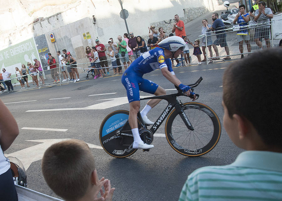 Málaga es protagonista en la Vuelta Ciclista España 2018. La etapa inicial y hasta otras tres tocan tierras malagueñas en una edición en la que hasta la canción oficial es de una malagueña. Aquí recogemos las mejores imágenes del paso por Málaga