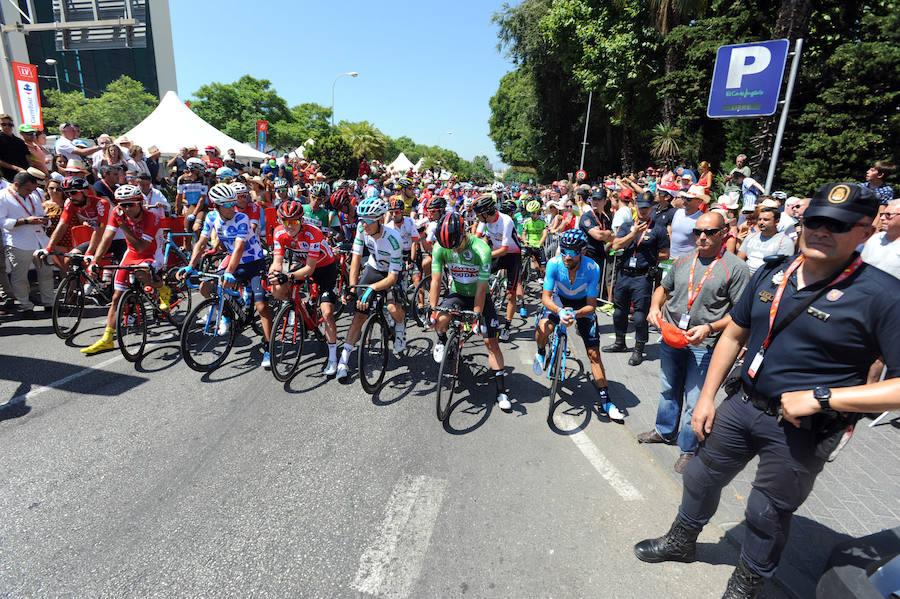 Málaga es protagonista en la Vuelta Ciclista España 2018. La etapa inicial y hasta otras tres tocan tierras malagueñas en una edición en la que hasta la canción oficial es de una malagueña. Aquí recogemos las mejores imágenes del paso por Málaga