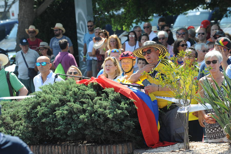 Málaga es protagonista en la Vuelta Ciclista España 2018. La etapa inicial y hasta otras tres tocan tierras malagueñas en una edición en la que hasta la canción oficial es de una malagueña. Aquí recogemos las mejores imágenes del paso por Málaga