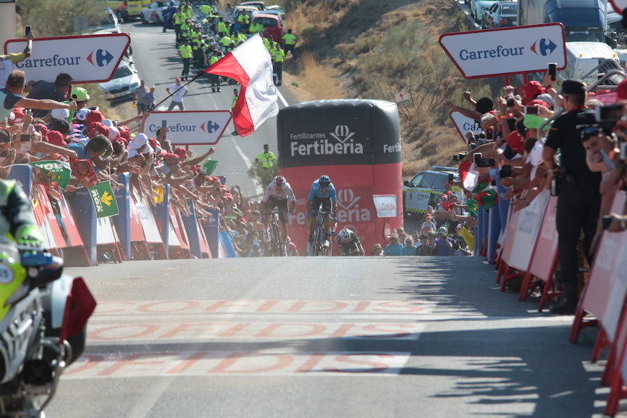 Málaga es protagonista en la Vuelta Ciclista España 2018. La etapa inicial y hasta otras tres tocan tierras malagueñas en una edición en la que hasta la canción oficial es de una malagueña. Aquí recogemos las mejores imágenes del paso por Málaga