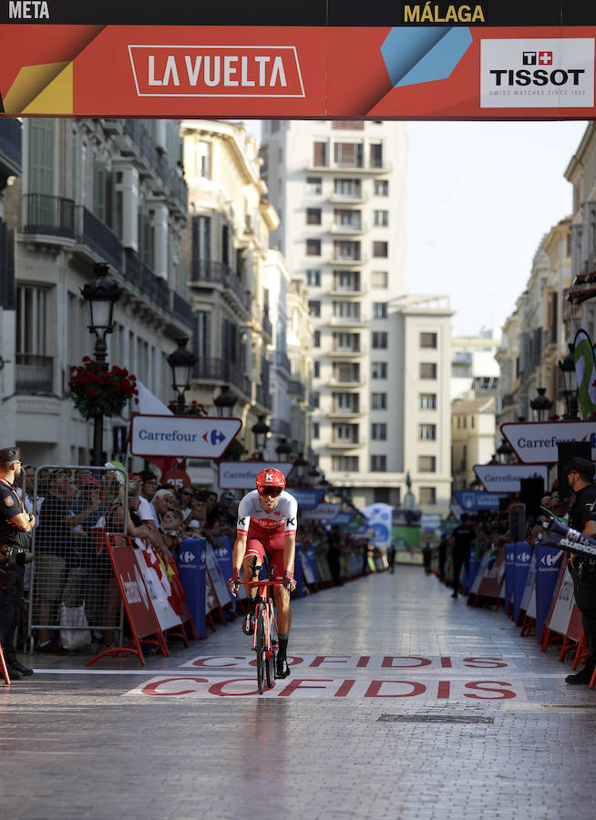 Málaga es protagonista en la Vuelta Ciclista España 2018. La etapa inicial y hasta otras tres tocan tierras malagueñas en una edición en la que hasta la canción oficial es de una malagueña. Aquí recogemos las mejores imágenes del paso por Málaga