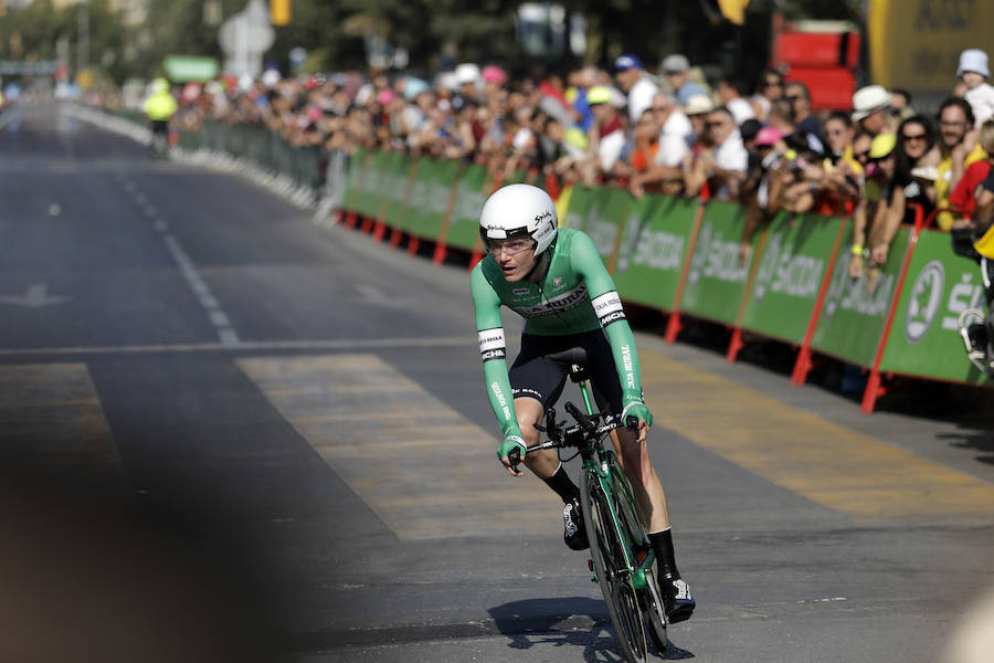 Málaga es protagonista en la Vuelta Ciclista España 2018. La etapa inicial y hasta otras tres tocan tierras malagueñas en una edición en la que hasta la canción oficial es de una malagueña. Aquí recogemos las mejores imágenes del paso por Málaga